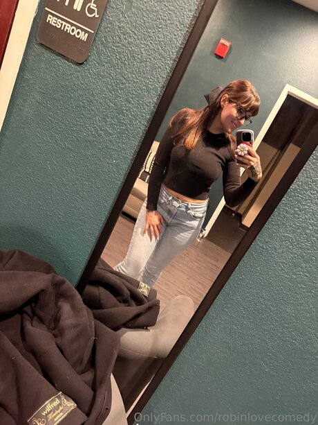 Robinlovecomedy porn model image