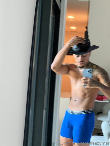 Omarlwc naked model gallery