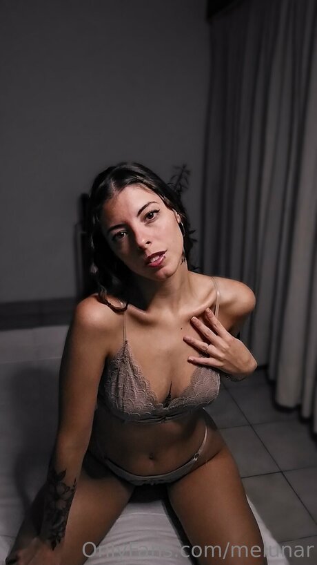 Melunar pornstar sexy pictures
