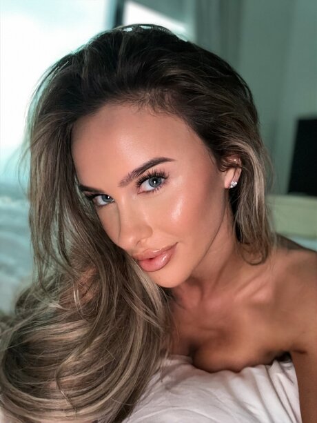 U1a3x69e naked pornstar picture