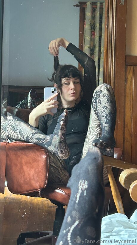 Alleycatnai star naked photos