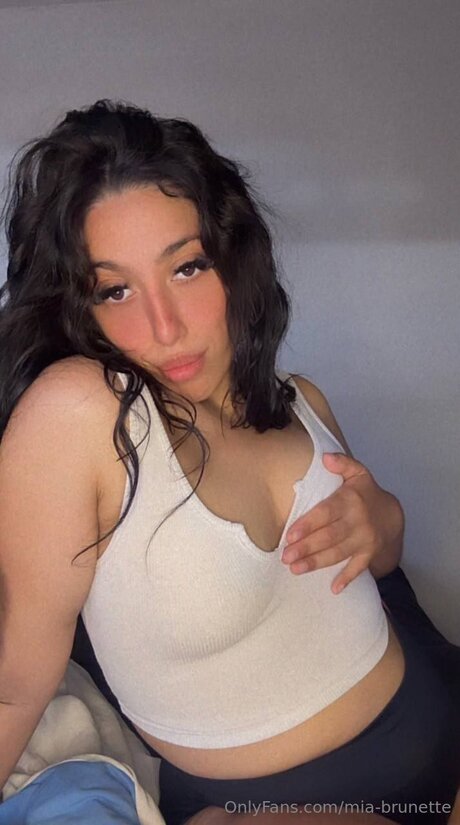 Mia Brunette model nice photos