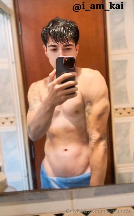 Mia Brunette model top images