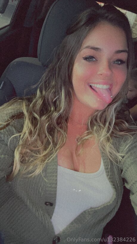 U132384226 sexy actress pics