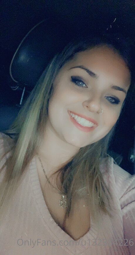 U132384226 pornstar exclusive picture