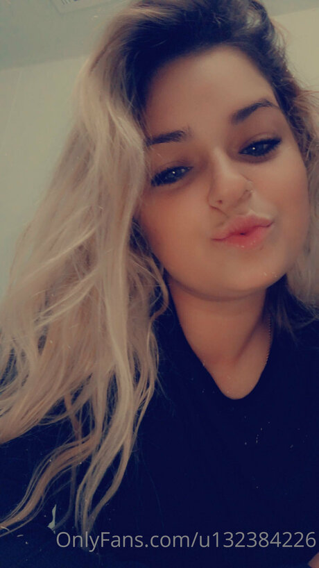 U132384226 xxx model pictures