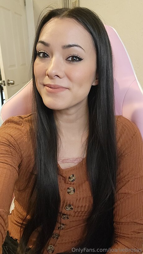 Joaniebrosas model img