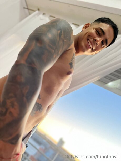 Tuhotboy1 star naked gallery