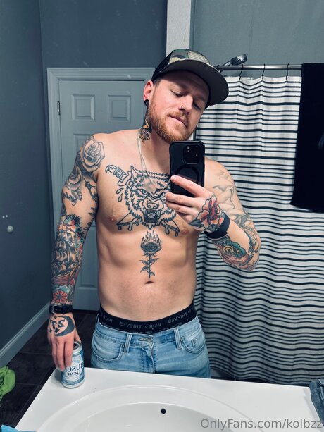 Kolbzz nude model pictures