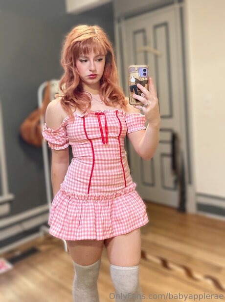 Plumcry nude model photo