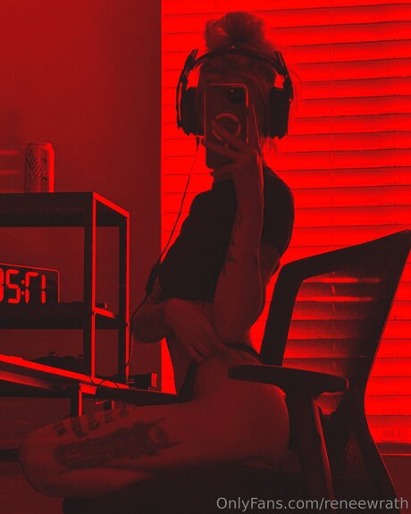 Reneewrath star adult photo