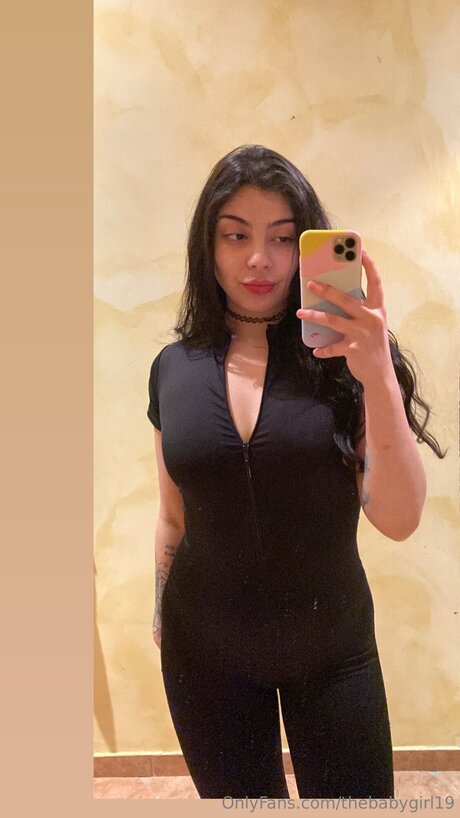 Thebabygirl19 model top image