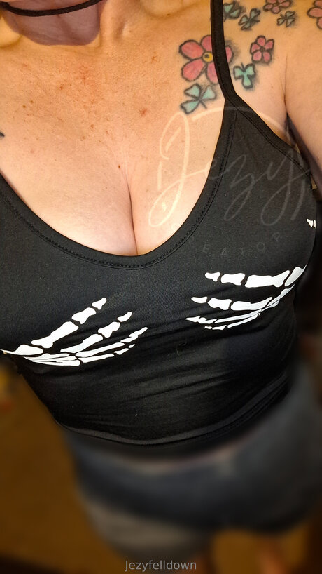 Jezyfelldown erotic actress gallery