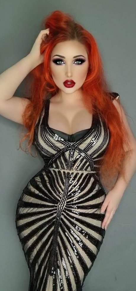 Ivy Tenebrae exclusive model picture