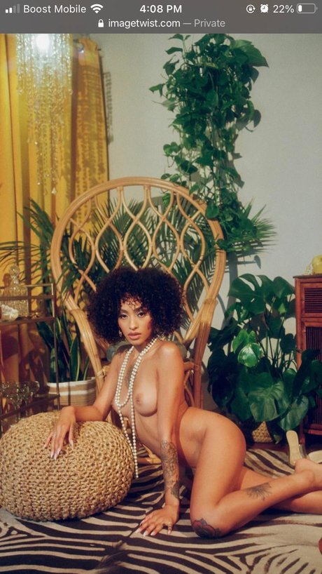 Sunnibytch model hot pic