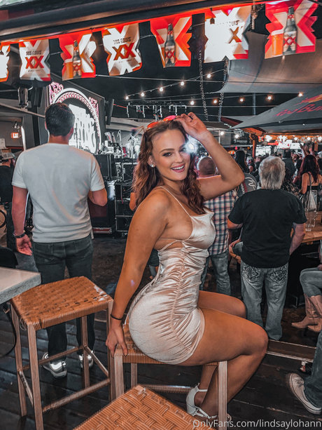 Lindsay Lohann model erotic image