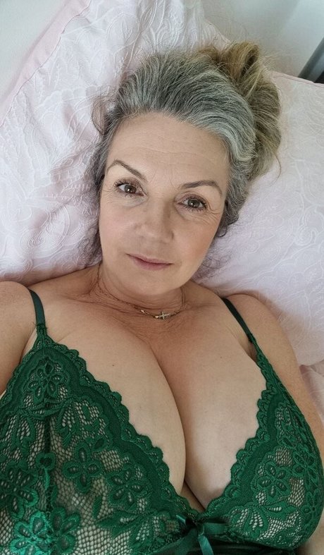 Carla36GG pretty actress pictures