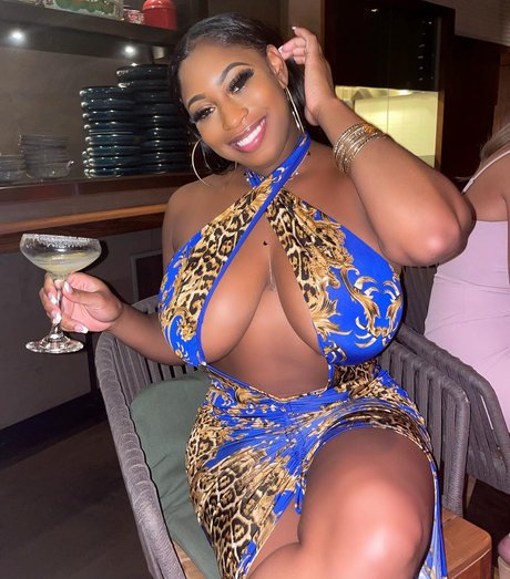 Dinnelle adult model photos