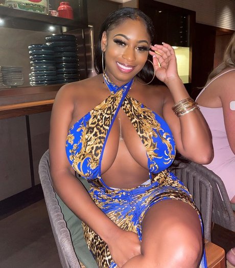 Dinnelle pretty star image