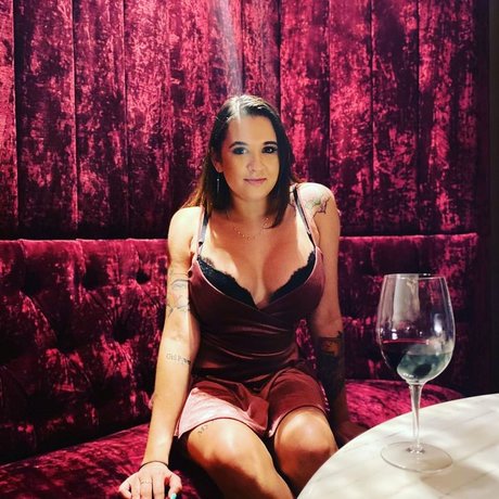 Madibabexxx erotic model image