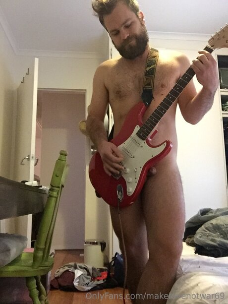 Makelovenotwar69 xxx pornstar picture