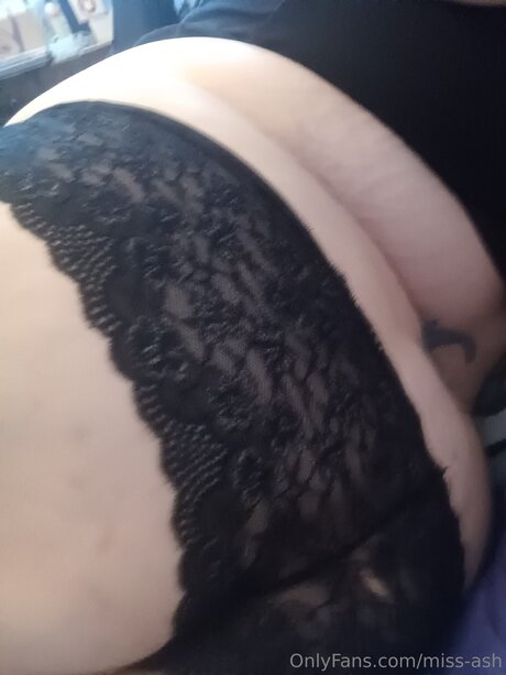 Miss Ash naked pornstar pictures