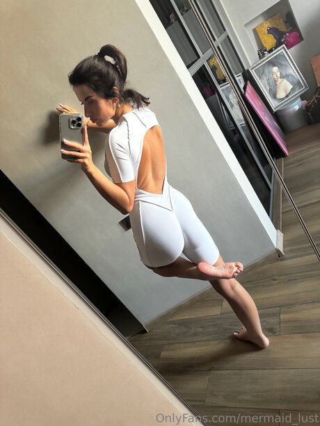 Olivi Star art actress picture