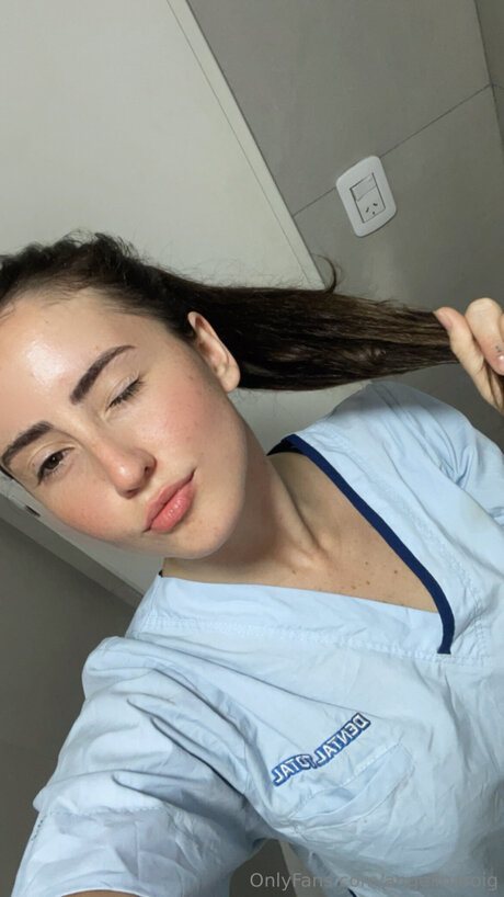 Angelinaroig star pic