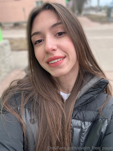 Evelin Free Page nudes star images