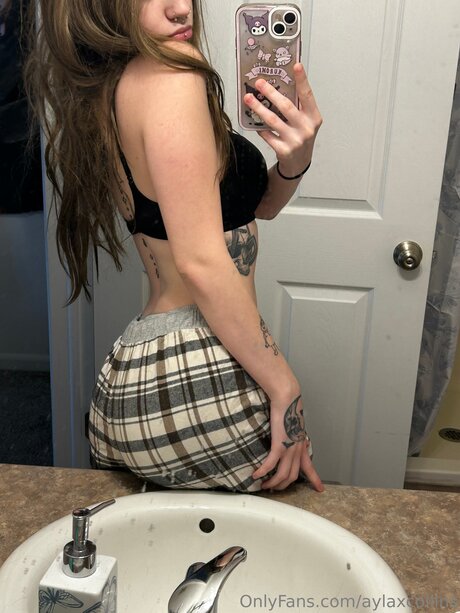 Aylaxcollins star top pic