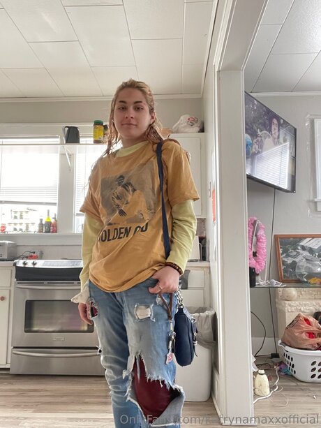 Katrynamaxxofficial sexy pornstar photos