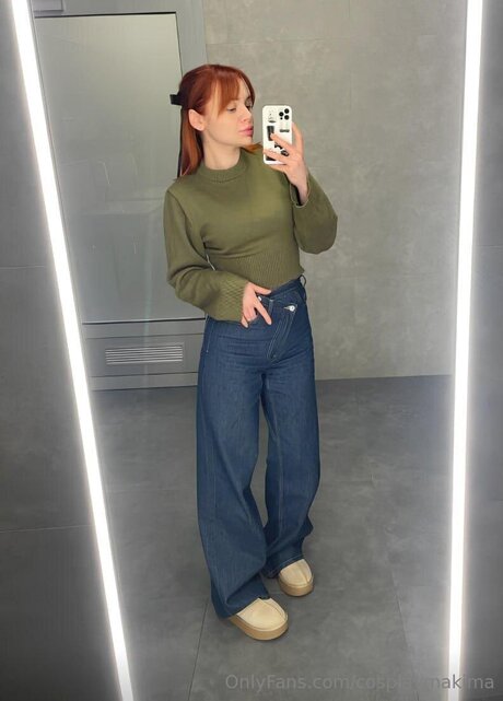 Cosplaymakima model sexy photo