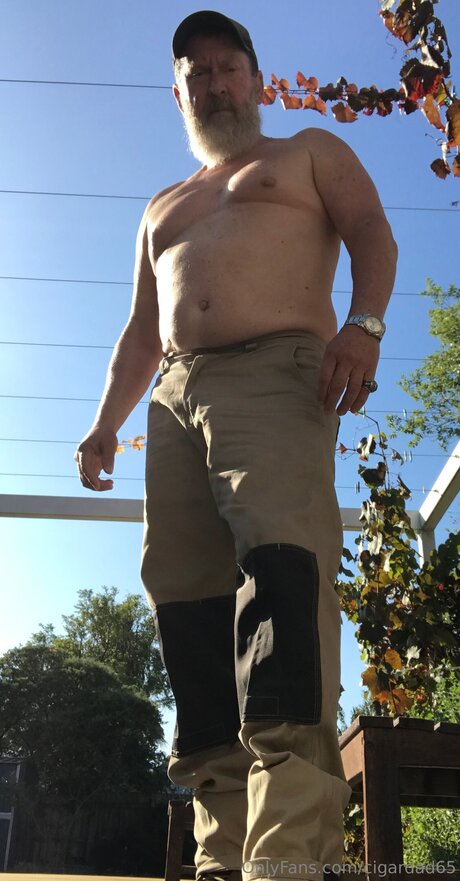 Cigardad65 model exclusive picture