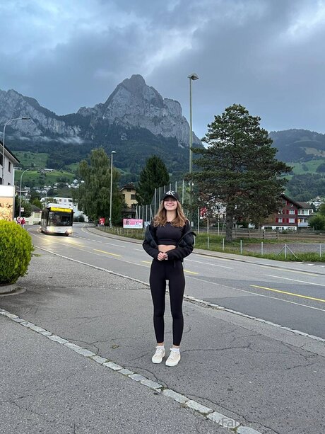 Elisees naked model pictures