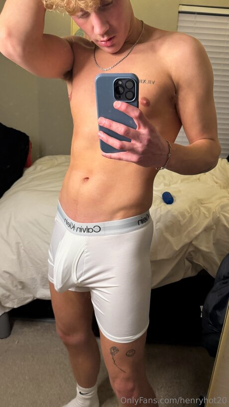 Henryhot20 nudes model pic