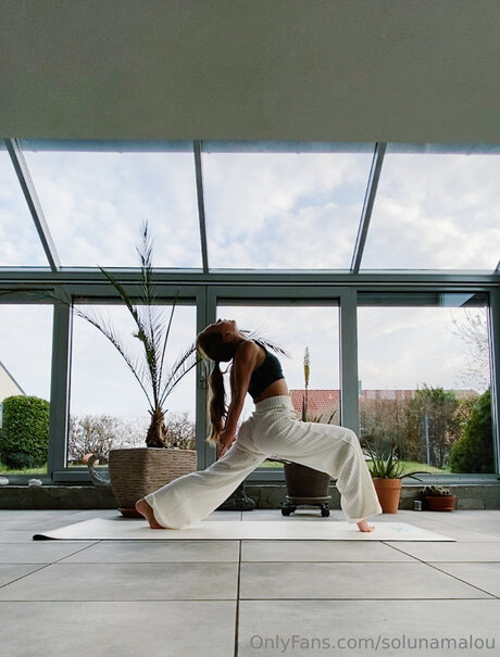 Solunamalou star naked gallery