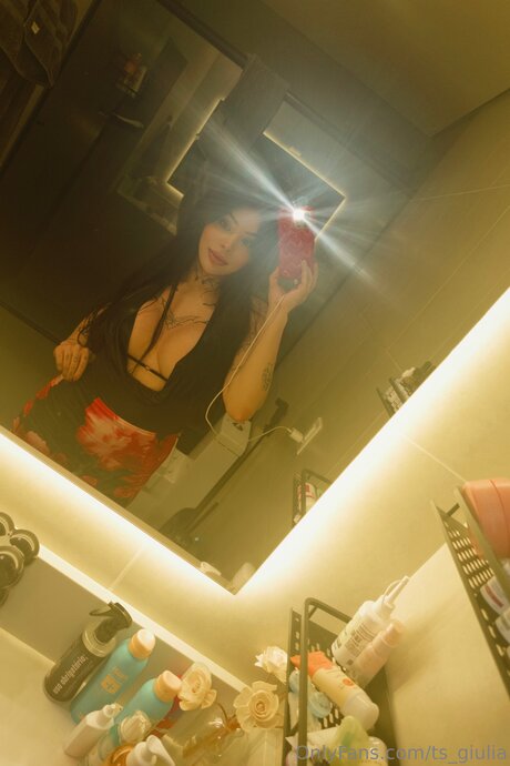 Ts Giulia top actress picture