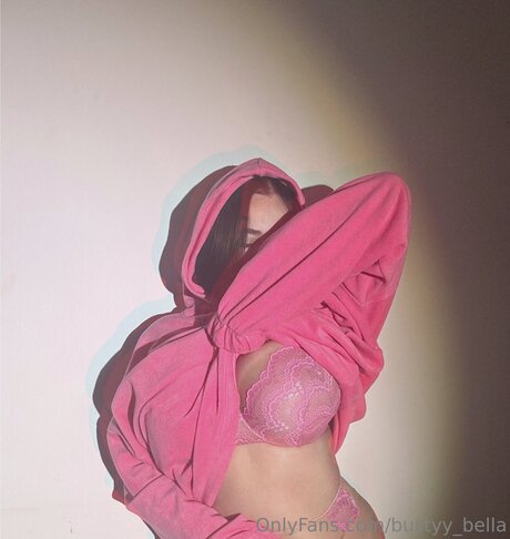 Bustyy Bella pornographic model pics