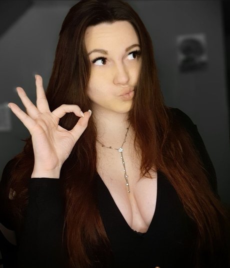 Junie Dyana model high quality image