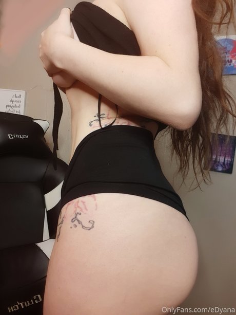 Junie Dyana model naked images