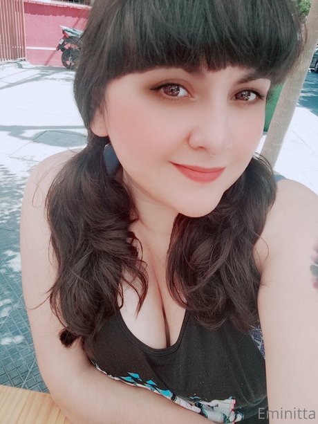 Eminitta model sexy images