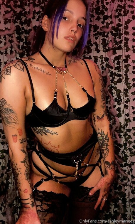 Ashleymarieeg pornstar hd picture