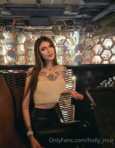 Holly Mur Profile pic