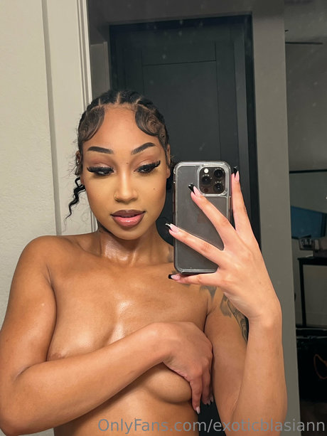 Exoticblasiann_ pornstar erotic img