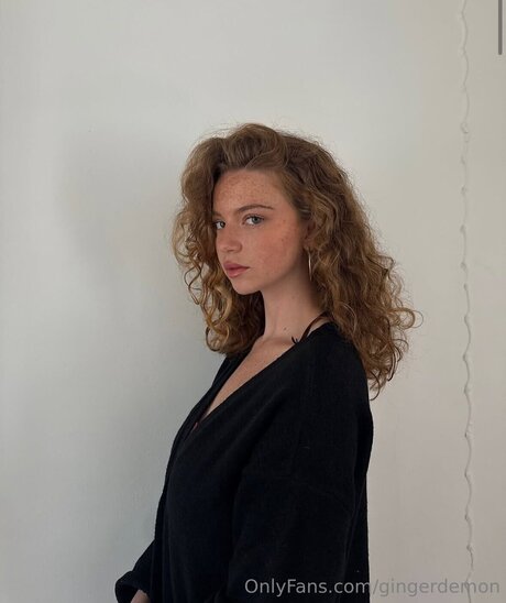 Gingerdemon model art galleries