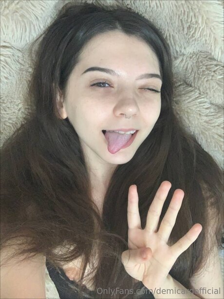 Demicardofficial model hot gallery