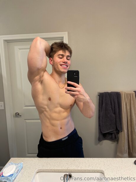 Aaronaesthetics model hd photos