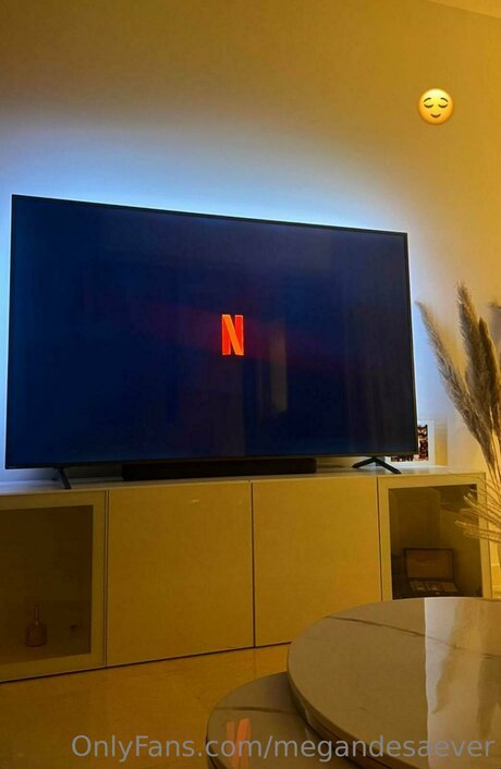 Megandesaever model pretty gallery