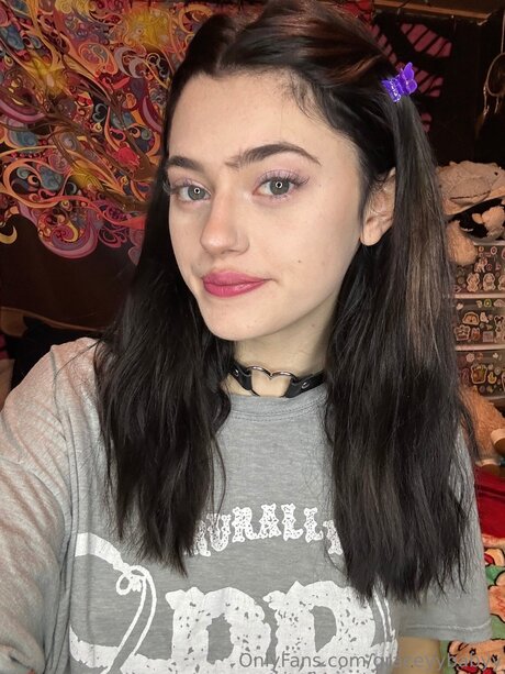 Graceyybabyy pornstar naked pic