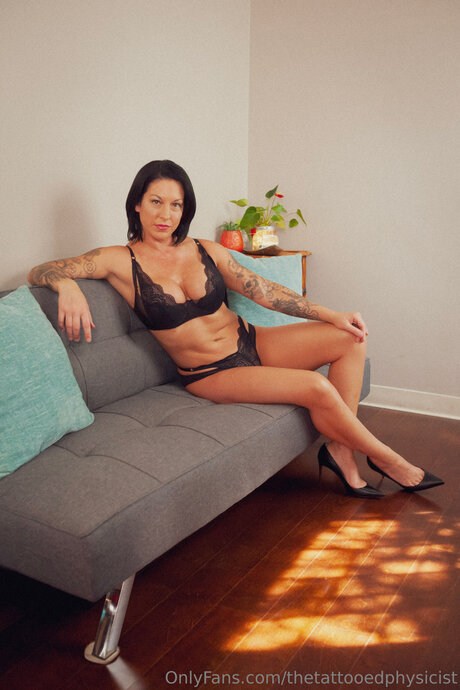 Thetattooedphysicist model beautiful img